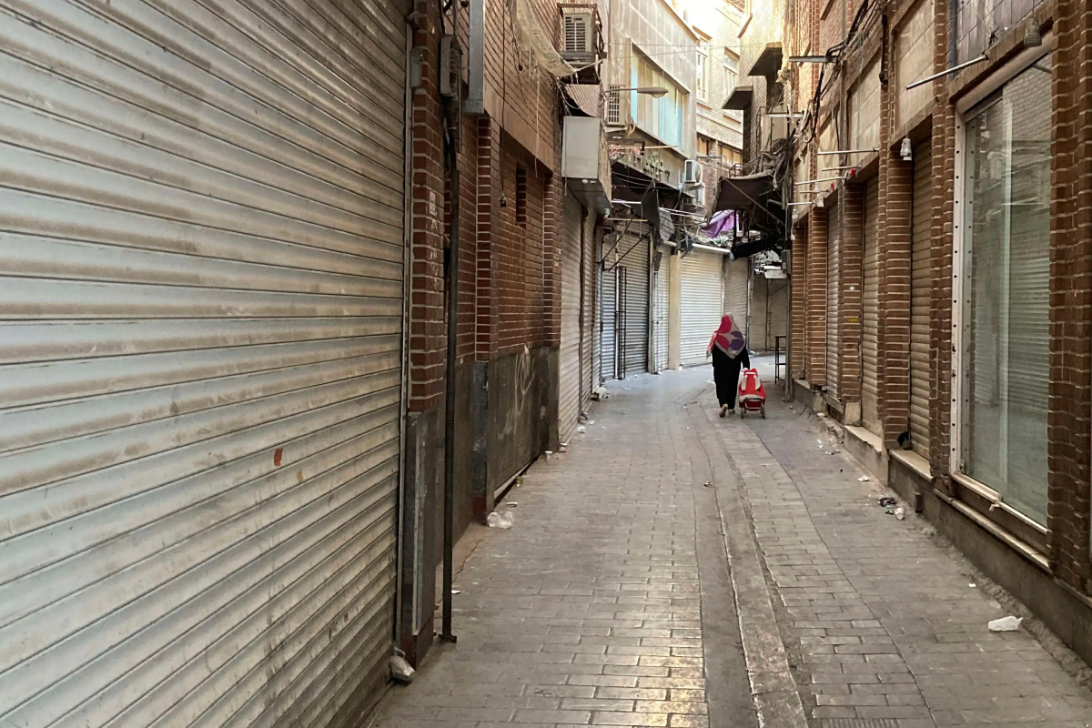 தெஹ்ரான் கிராண்ட் பஜாரில் கடைகள் மூடல் - விலைவாசி உயர்வால் மக்கள் அவதி | Shops Closed In Tehran S Grand Bazaar