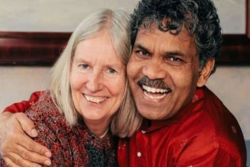 தனது காதல் மனைவியை காண 6000 மைல் சைக்கிள் மிதித்து ஐரோப்பாவுக்கு சென்ற நபர்!
