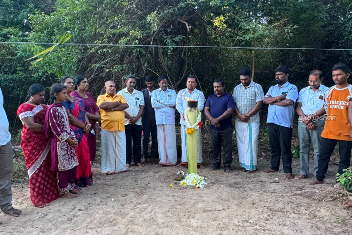 செஞ்சோலை படுகொலையின் 20ஆவது ஆண்டு நினைவேந்தல் | Tributes Paid Who Died At Chencholai Complex செஞ்சோலை படுகொலையின் 20ஆவது ஆண்டு நினைவேந்தல் | Tributes Paid Who Died At Chencholai Complex