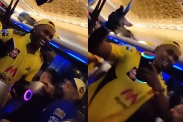 ஐபிஎல் கோப்பையை வென்ற சென்னை அணி - பேருந்தில் கச்சேரி நடத்திய பிராவோ: வைரல் வீடியோ