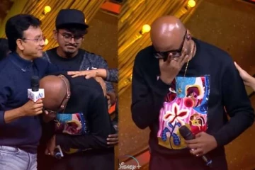 சூப்பர் சிங்கர் மேடையில் திடீரென கண்ணீர்விட்டு அழுத பாடகர் பென்னி தயாள்- வீடியோவுடன் இதோ, என்ன ஆனது?