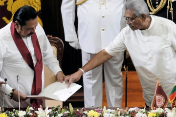 ஒட்டுமொத்த அரசையுமே கொளுத்தி வீட்டிற்கு விரட்டியடிக்க வேண்டுமென ஆவேசம்