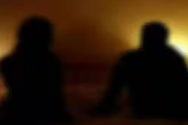 15 வயது மாணவனை மயக்கி உல்லாசத்தில் ஈடுபட்ட ஆசிரியை - பகீர் பின்னணி! - தமிழ்நாடு