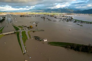 வரலாறு காணாத பெருவெள்ளம்... மிதக்கும் கனேடிய மாகாணம்: திகைக்கவைக்கும் புள்ளிவிபரம்