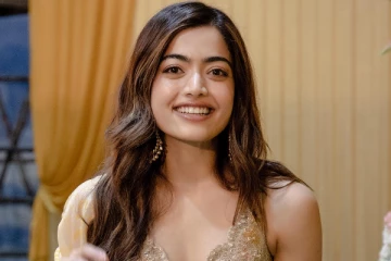 இந்த கார்லயா வருவீங்க..சொகுசு கார் இல்லையா? ராஷ்மிகாவை கலாய்த்து தள்ளும் நெட்டிசன்கள்