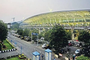 சென்னை விமான நிலையத்தில் சுங்க அதிகாரிகளாக நடித்த இலங்கையர் இருவர் கைது