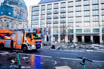 ஜேர்மனியில் நிலநடுக்கம் உருவானதாக பதிவான விபத்து: சுனாமியை உருவாக்கிய உலகின் மிகப்பெரிய மீன் தொட்டி...