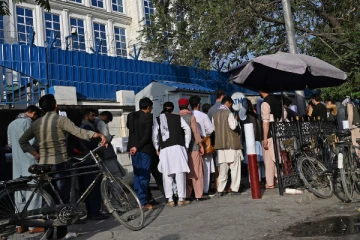 உணவுப்பொருட்களின் வாங்க பணமின்றி பசியால் தவிக்கும் காபூல் மக்கள்! வெளிச்சத்திற்கு வந்த அவலம்