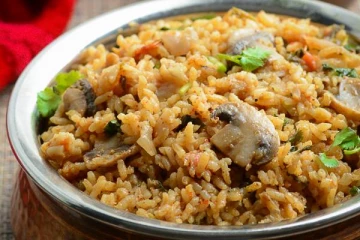 Mushroom Biryani: நாவூறும் சுவையில் காளான் பிரியாணி.., எப்படி செய்வது?