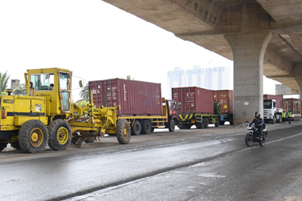 கொழும்பு துறைமுகத்தில் மீண்டும் கொள்கலன்கள் தொடர்பில் ஏற்பட்ட சர்ச்சை | Colombo Harbour Container Track கொழும்பு துறைமுகத்தில் மீண்டும் கொள்கலன்கள் தொடர்பில் ஏற்பட்ட சர்ச்சை | Colombo Harbour Container Track