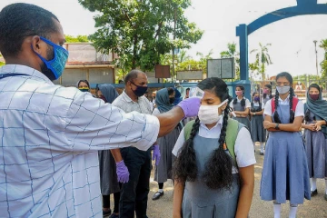 தமிழகத்தில் பள்ளி கல்லுாரிகள் திறப்பு - மாணவர்கள் உற்சாக வருகை