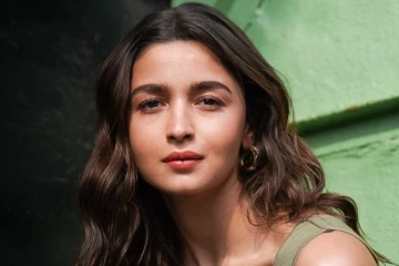 ஹாலிவுட் திரையுலகில் அறிமுகம் ஆகும் நடிகை ஆலியா பட்.. ரசிகர்கள் கொண்டாட்டம்