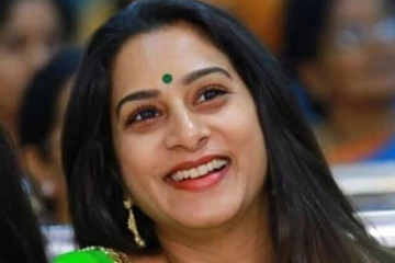 பிரபல நடிகைக்கு இரண்டாம் திருமணம்! அதிரடி முடிவு! பின்னணியின் இருப்பது இவர் தானா?