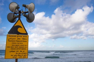 ප්‍රභල රටකට සුනාමි අනතුරු ඇගවීම් නිකුත් කරයි.