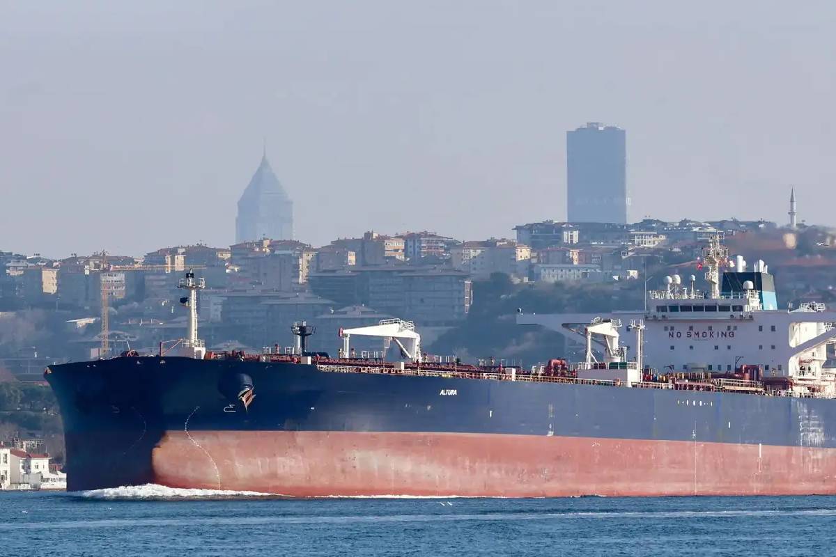 தடையை மீறி கியூபாவை அடைந்த ரஷ்ய எண்ணெய்: எந்த நாடும் உதவலாம் என பல்டி அடித்த ட்ரம்ப் | Cuban Oil Blockade Russian Tanker