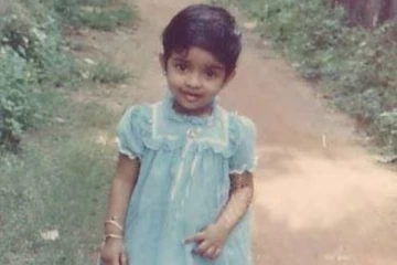 இந்த புகைப்படத்தில் இருக்கும் குழந்தை யார் தெரியுமா.. பிரபல முன்னணி நடிகை