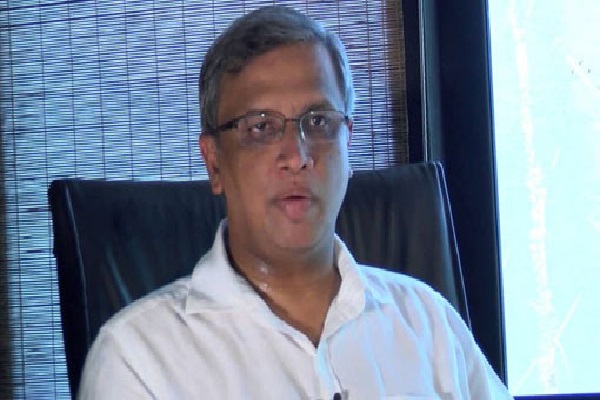 சுமந்திரனுக்கு பயந்துவிட்டீர்களா - சட்டத்தரணிகளிடம் சரத்வீரசேகர கேள்வி | Are You Afraid Of Sumanthran Sarath Weerasekhara