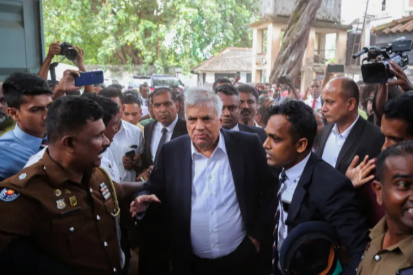 ரணிலுக்காக 300 சட்டத்தரணிகள் முன்னிலை! | 300 Lawyers Appearing For Ranil