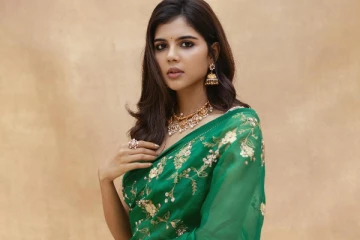 கல்யாணி ப்ரியதர்ஷன் சேலையில் அழகிய ஸ்டில்கள்