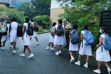 யாழில் பாடசாலை சிறுமியுடன் குடும்பம் நடத்திய இளைஞன் கைது