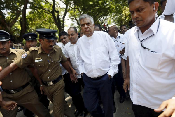 திலீப பீரிஸின் தீர்க்கமான வாதத்தால் ரணிலின் கைகளை பற்றிப்பிடித்த கைவிலங்கு | Angel Of Justice Who Does Not See Ranil S Merit