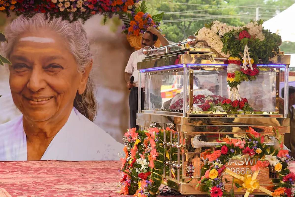 ரூ. 537 கோடி சொத்து இருந்தும் வாடகை வீடு!! எஸ் ஜானகியின் தெரியாத மறுப்பக்கம்... | S Janaki Despite Owning Assets Worth Rs 537 Crore
