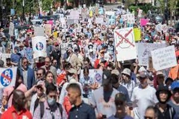 கியூபெக்கின் பிரெஞ்சு மொழிச் சட்டத்திற்கு மக்கள் எதிர்ப்பு