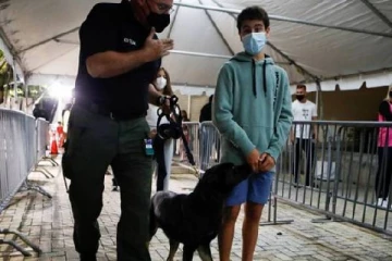 போலி  கொரோனா இல்லாத நபரைக் கண்டறிய நாயைக் களமிறக்கிய பாகிஸ்தான்