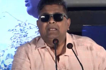 ஆடையின்றி நிற்கவும் ஆடவும் நான் தயார்!! மேடையில் வெளிப்படையாக பேசிய இயக்குநர்..