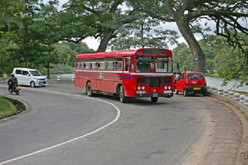 யாழில்  இ.போ.ச  மீது மர்மநபர்  கல்வீசி தாக்குதல்!