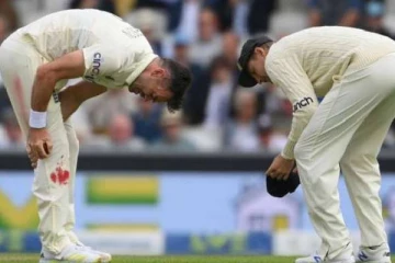 காலில் ரத்தம் சொட்ட சொட்ட... ஆக்ரோஷமாக பந்து வீசிய வீரர்: நெகிழும் ரசிகர்கள்