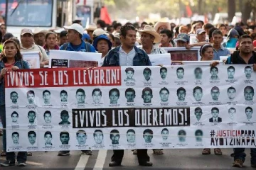 ஆர்ப்பாட்டத்தில் ஈடுபட்ட மாணவர்கள்... கொத்தாக 43 பேர்கள் மாயம்: நீதி கோரும் குடும்பத்தினர்கள்