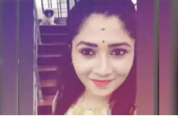 பிரபல சின்னத்திரை நடிகை தூக்கிட்டு தற்கொலை: கடிதத்தில் எழுதியிருந்த காரணம் என்ன தெரியுமா? | Kannada Actress Soujanya Dies By Suicide