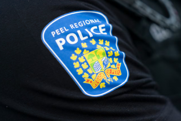 மிசிசாகாவில் துப்பாக்கிச்சூடு: ஆண் ஆபத்தான நிலையில் | Man Critically Injured In Mississauga Shooting