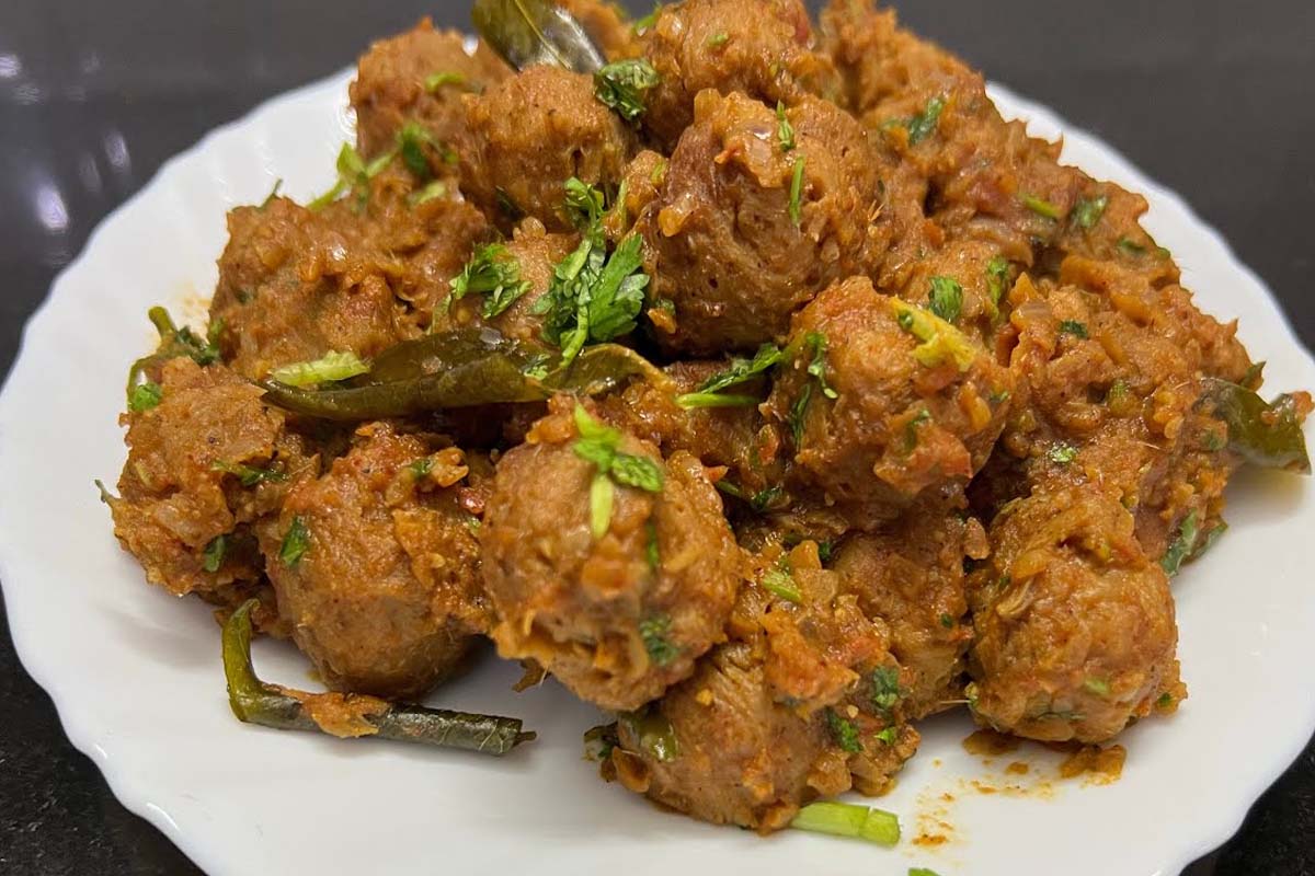 மீல் மேக்கரில் சுவையான சுக்கா... மட்டன், சிக்கனே தோற்றுப்போயிடுமாம் | Spicy Soya Sukka Recipe In Tamil