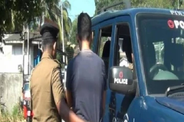 குடியேற்ற உத்தியோகத்தரின் கடமைக்கு இடையூறு விளைவித்த குற்றச்சாட்டில் ஒருவர் கைது