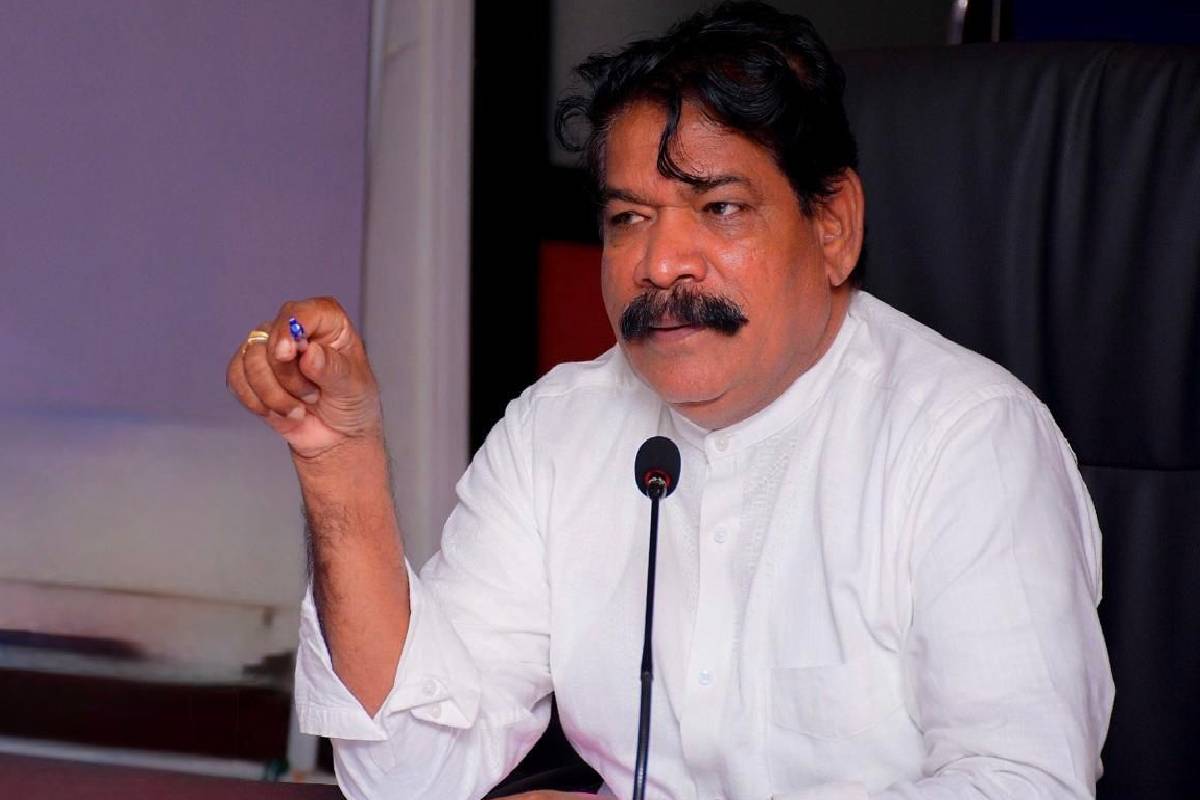 காணாமல் போன 4 கடற்றொழிலாளர்கள் - தேடும் பணியை தீவிரப்படுத்திய அமைச்சர் | 4 Missing Fishermen காணாமல் போன 4 கடற்றொழிலாளர்கள் - தேடும் பணியை தீவிரப்படுத்திய அமைச்சர் | 4 Missing Fishermen