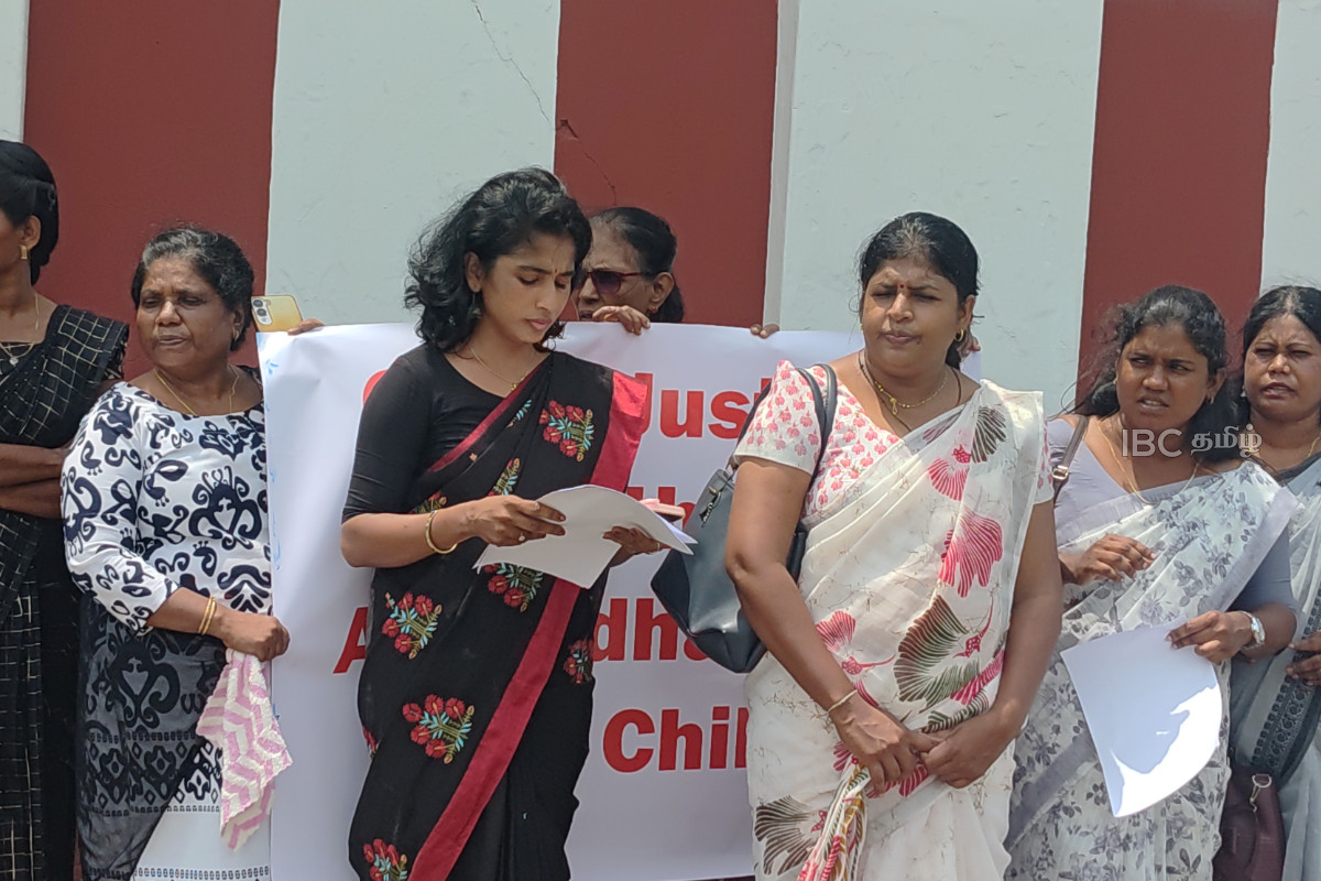 சிறுமியை வன்கொடுமைக்கு உள்ளாக்கிய பௌத்த பிக்கு : நீதி கோரி யாழில் வெடித்த போராட்டம் | Buddhist Monk Who Abused A Girl In Anuradhapura சிறுமியை வன்கொடுமைக்கு உள்ளாக்கிய பௌத்த பிக்கு : நீதி கோரி யாழில் வெடித்த போராட்டம் | Buddhist Monk Who Abused A Girl In Anuradhapura