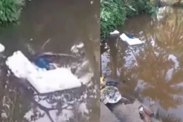 7ம் கட்ட தேர்தல்; அரங்கேறிய வன்முறை - தண்ணீரில் வீசப்பட்ட வாக்குப்பதிவு இயந்திரங்கள்!