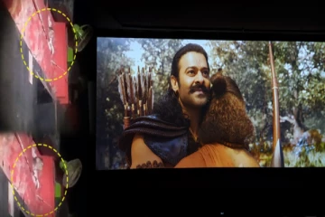 ஆதிபுருஷ் திரைப்படத்தை பார்க்க வந்த குரங்கு - ரசிகர்கள் ‘ஜெய் ஸ்ரீ ராம்’ என முழக்கம்..!