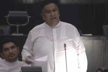 ''එල්ලලාද මැරුවේ මරලාද එල්ලුවේ කියලා ඒ ප්‍රෙහෙළිකාව කවුද විසදුවේ'' මන්ත්‍රී චාමරගෙන් මැතිසබය කළඹමින් පැනයක්