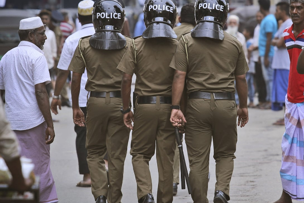 பாடசாலை மாணவியை வன்புணர்விற்குட்படுத்த முயன்ற ஆசிரியர் கைது! | Teacher Arrested For Trying To Abuse Student