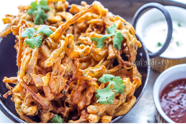 டீக்கடை ஸ்டைலில் சுட சுட வெங்காய பஜ்ஜி செய்யலாம் வாங்க! | Onion Bhaji Recipe