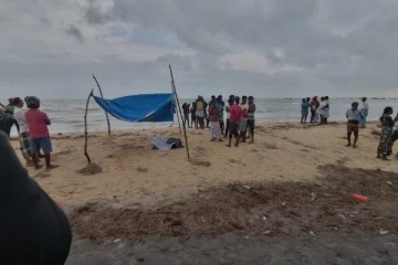 மன்னார் பேசாலை கடற்கரையில் கரை ஒதுங்கிய கடற்தொழிலாளரின் சடலம்(Photos)