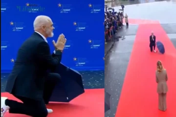 இத்தாலி பிரதமரை மண்டியிட்டு வரவேற்ற அல்பேனிய பிரதமர் ; வைரலாகும் வீடியோ