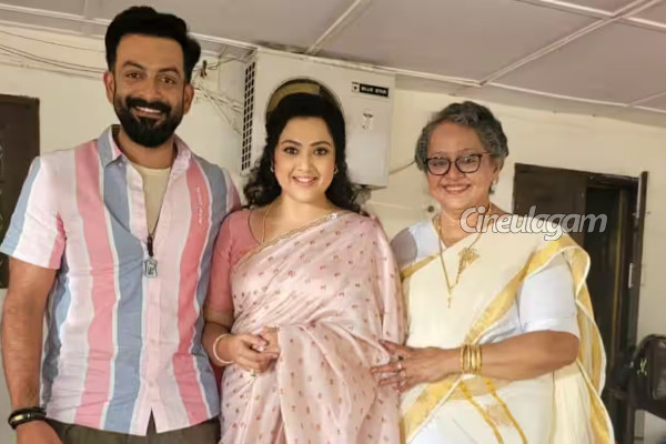 வெறும் 6 வயது குறைவான நடிகருக்கு நான் அம்மாவா.. ஷாக் ஆன மீனா | Meena Shocked To Act As Mother Of Prithviraj