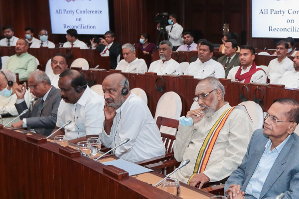 13 ஐ முழுமையாக நடைமுறைப்படுத்தி மாகாண தேர்தலை நடத்தவும் - ஜனாதிபதிக்கு சம்பந்தன் கடிதம் | Sambandan S Letter To The President