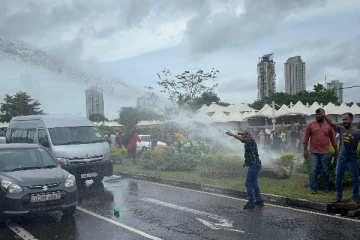 நாடாளுமன்றத்திற்கு அருகில் கடும் பதற்றம்