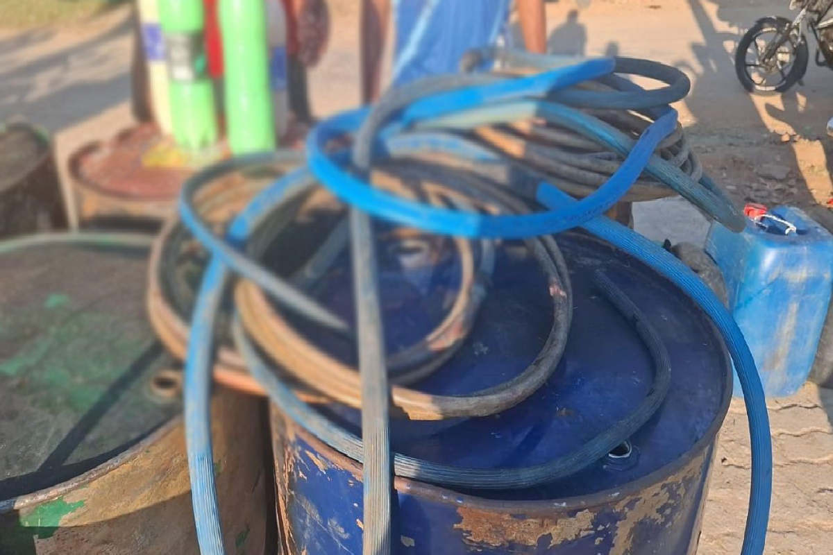 தமிழர் பகுதியொன்றில் நீருக்கடியில் இயங்கிய மதுபான உற்பத்தி நிலையம் | Underwater Liquor Factory Found In Tamil Area தமிழர் பகுதியொன்றில் நீருக்கடியில் இயங்கிய மதுபான உற்பத்தி நிலையம் | Underwater Liquor Factory Found In Tamil Area