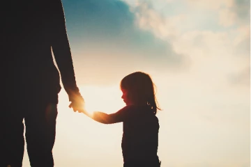 பாலியல் நடவடிக்கைளுக்கு பயன்படுத்தப்படும் சிறுமிகளின் புகைப்படங்கள்